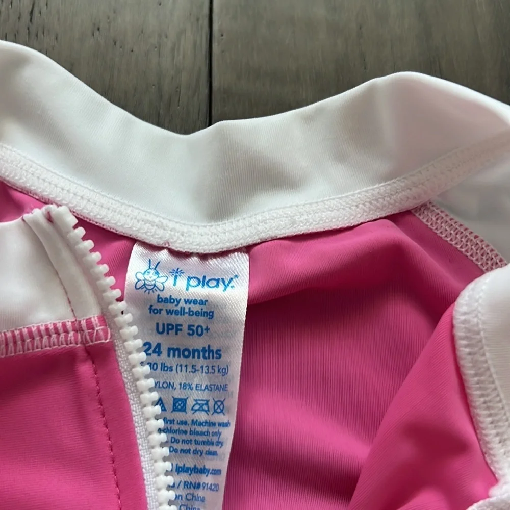 NWOT I play UPF 50 + long sleeve girls, swimwear top